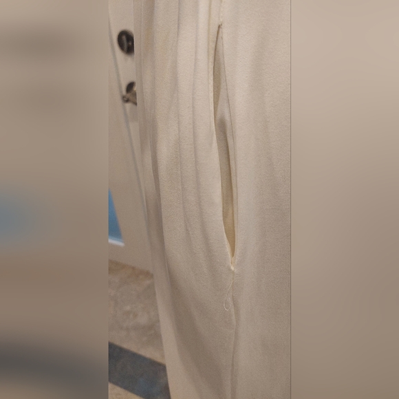 ILIA Elegant White Long Sleeve Dress - Picture 5 of 7